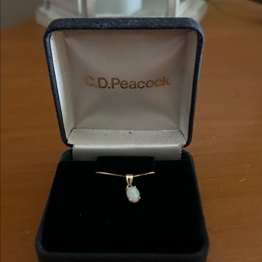 Elegant Blue Pendant Necklace